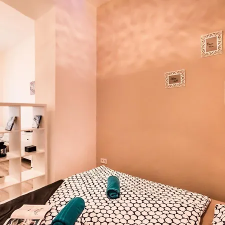Apartment Crimson Crease Budapest