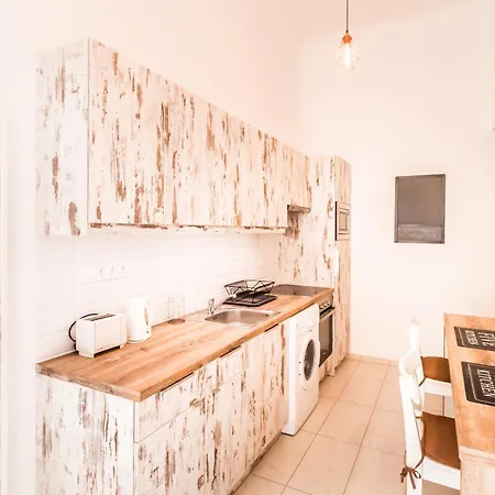 Crimson Crease Apartment Budapest