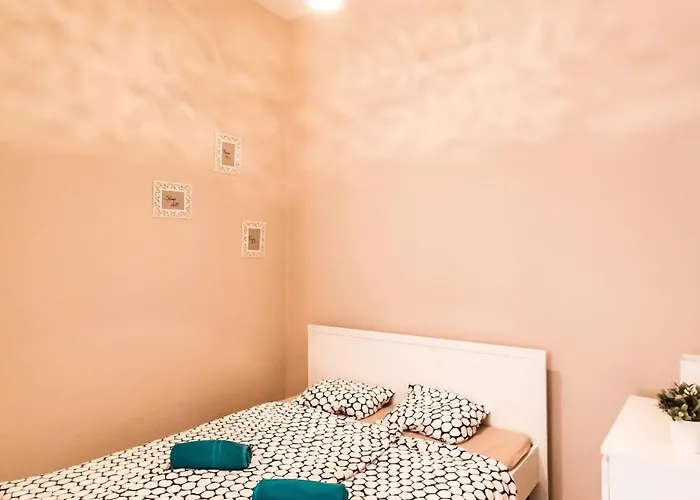 Crimson Crease Budapest